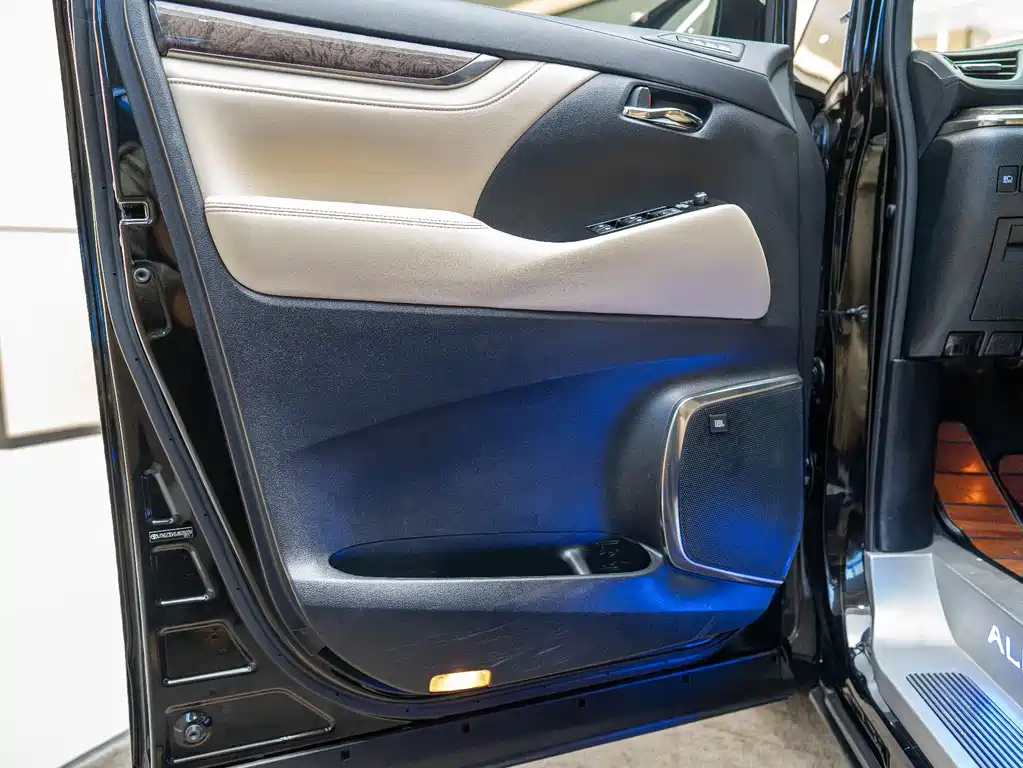 TOYOTA ALPHARD 2018