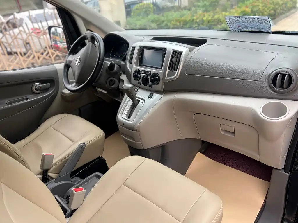 NISSAN NV200 2015
