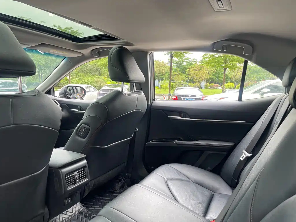 TOYOTA CAMRY 2020
