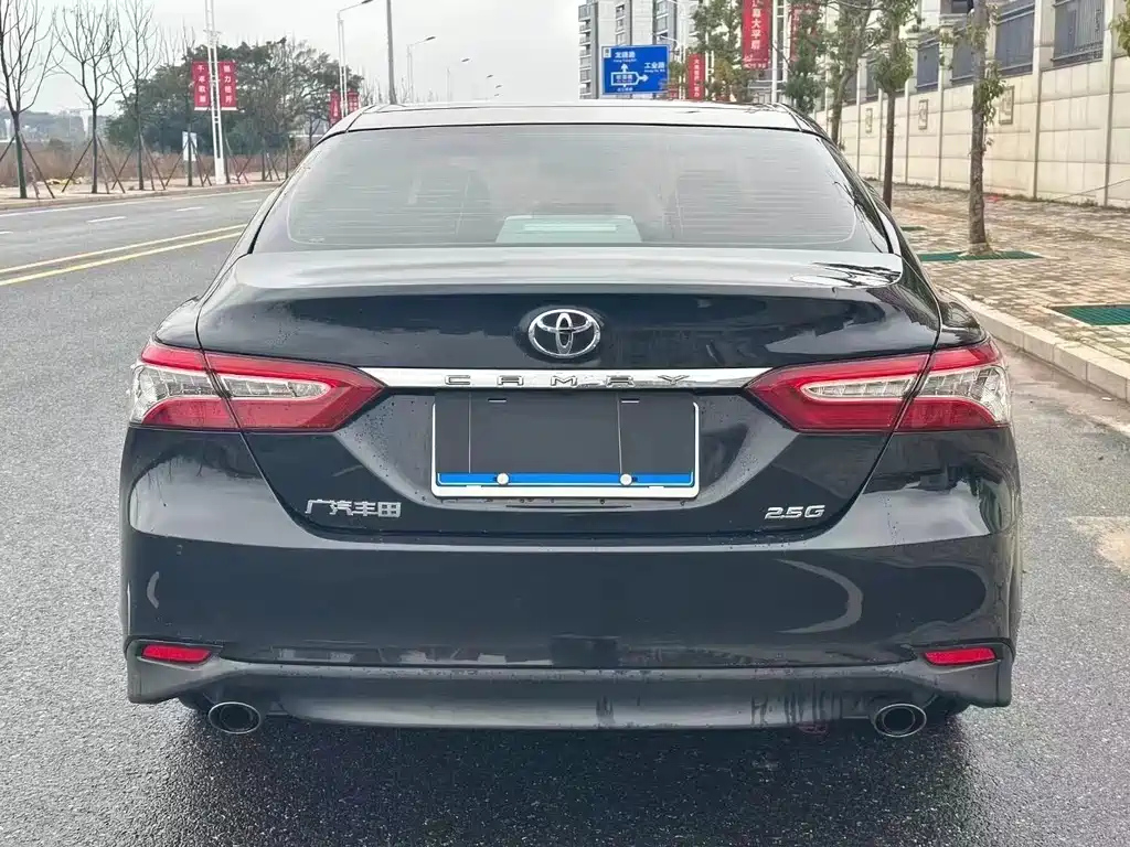 TOYOTA CAMRY 2019