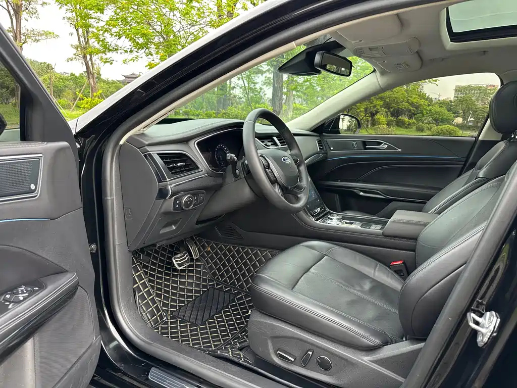 FORD TAURUS 2021