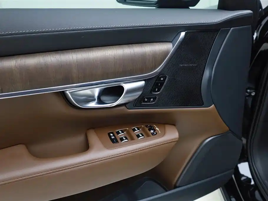 VOLVO S90 2023