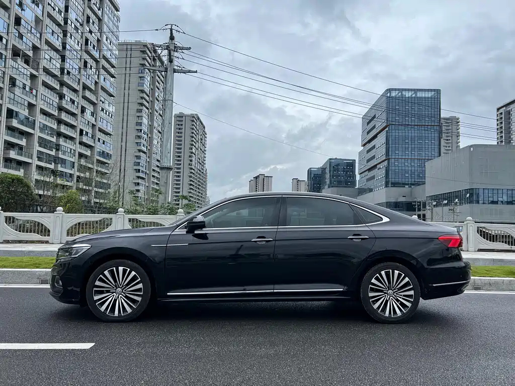 VOLKSWAGEN PASSAT 2020