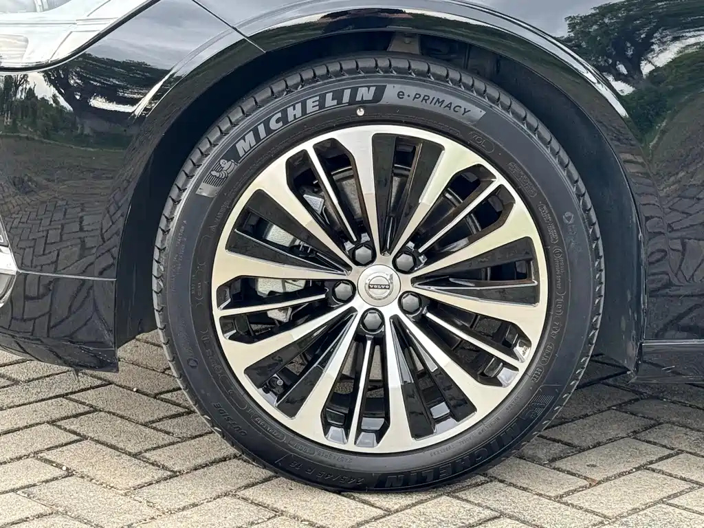 VOLVO S90 2023