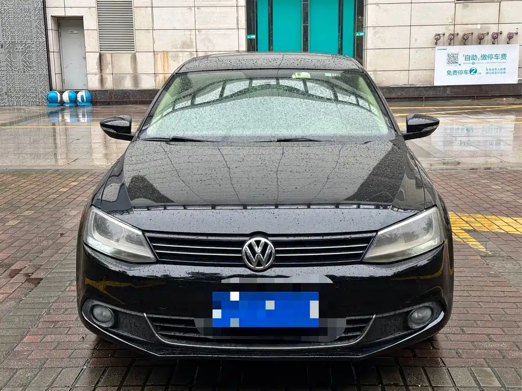 VOLKSWAGEN SAGITAR 2013