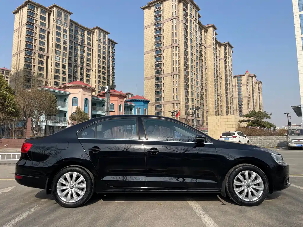 VOLKSWAGEN SAGITAR 2015
