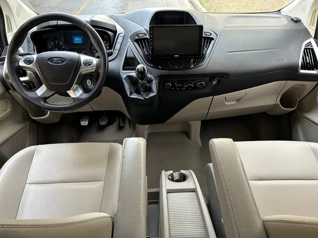 FORD TOUREO 2017