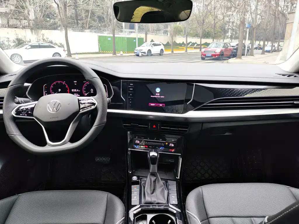 VOLKSWAGEN PASSAT 2024