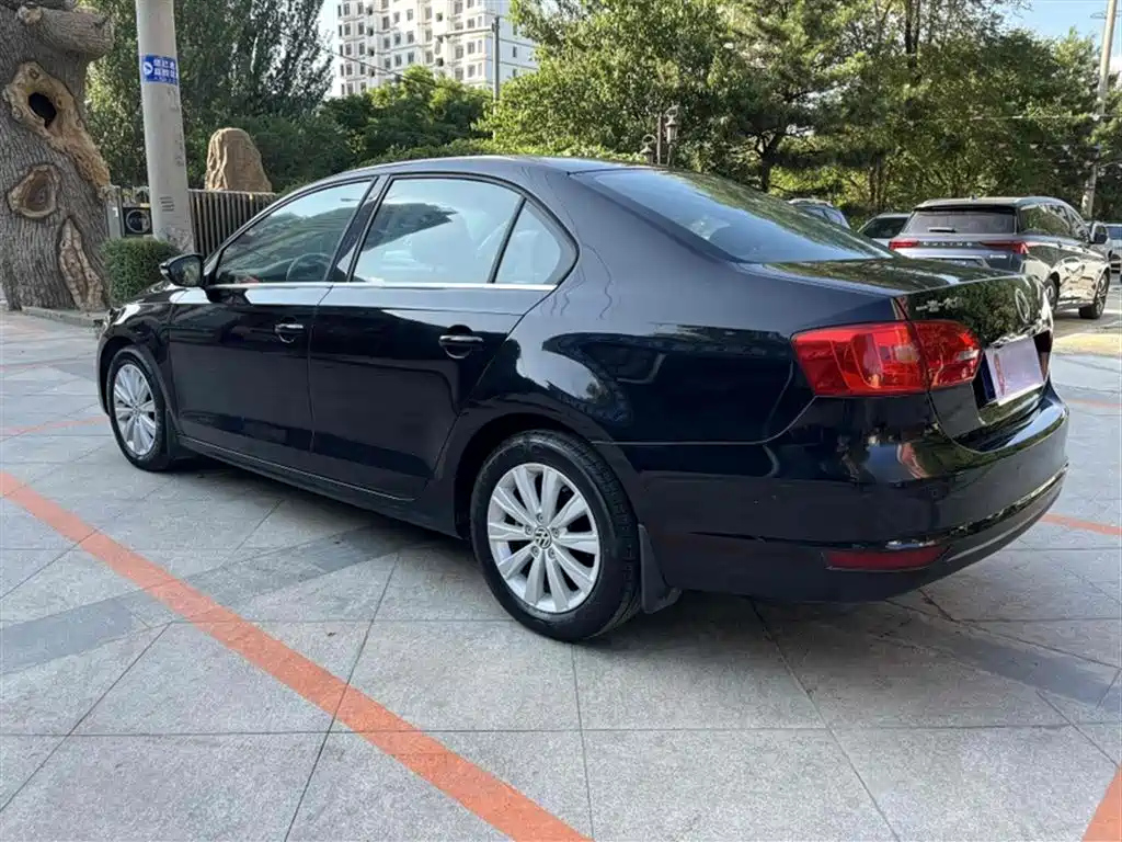 VOLKSWAGEN SAGITAR 2014
