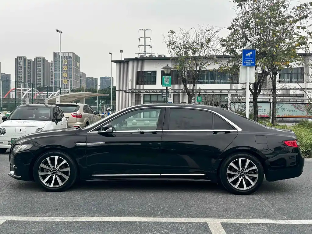 LINCOLN CONTINENTAL 2017