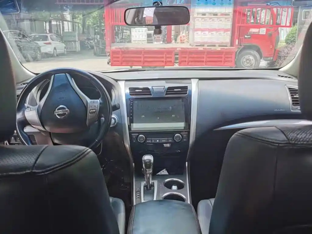 NISSAN TEANA 2015