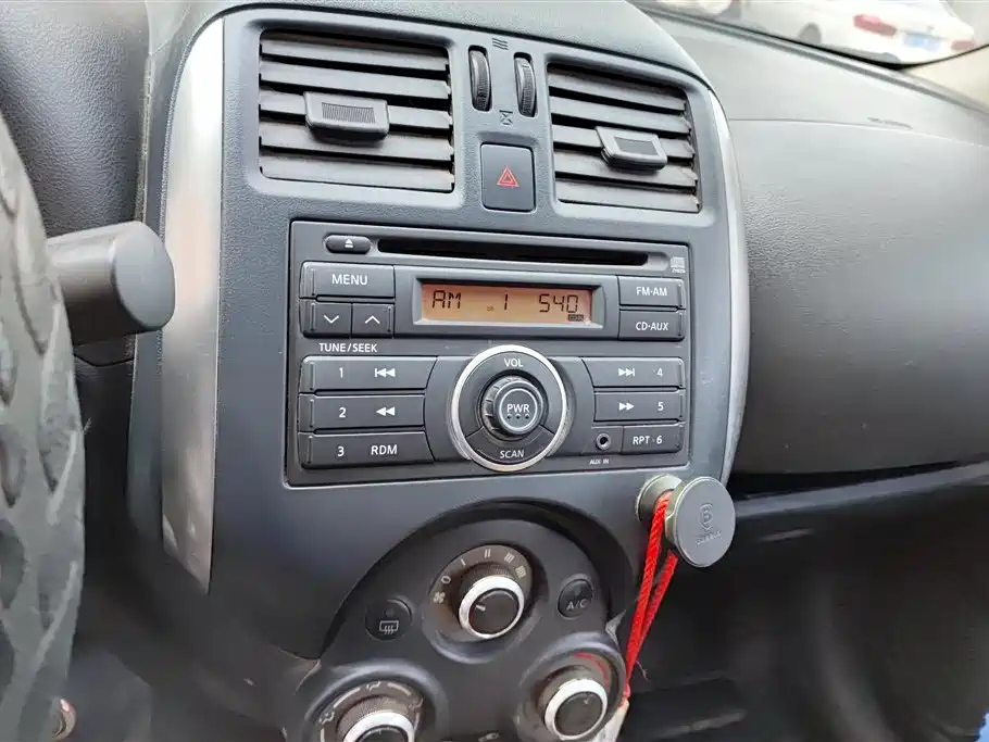 NISSAN SUNNY 2013