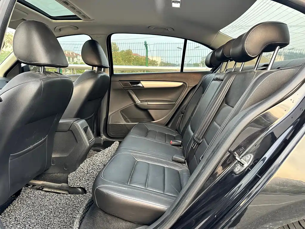 VOLKSWAGEN LAVIDA 2014