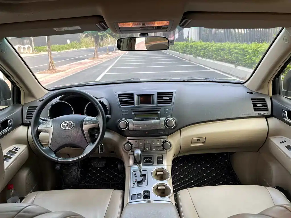 TOYOTA HIGHLANDER 2010