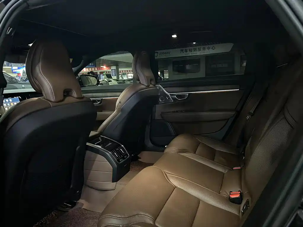 VOLVO S90 2024