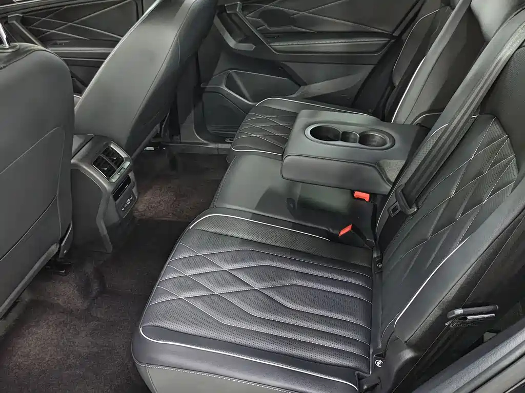 VOLKSWAGEN TIGUAN L 2023