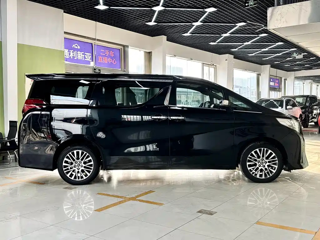 TOYOTA ALPHARD 2018