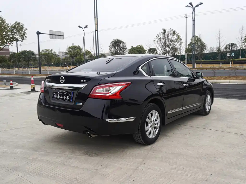 NISSAN TEANA 2015