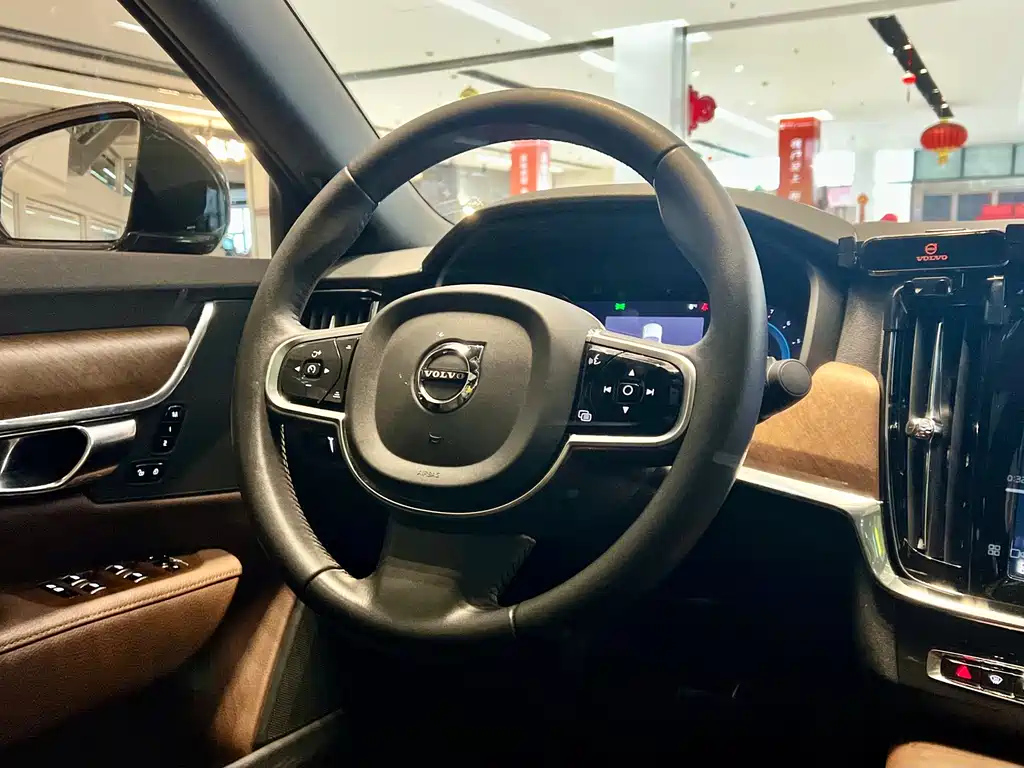VOLVO S90 2022