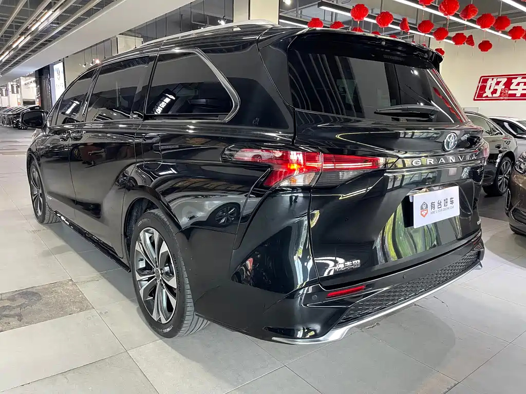 TOYOTA GRANVIA 2023