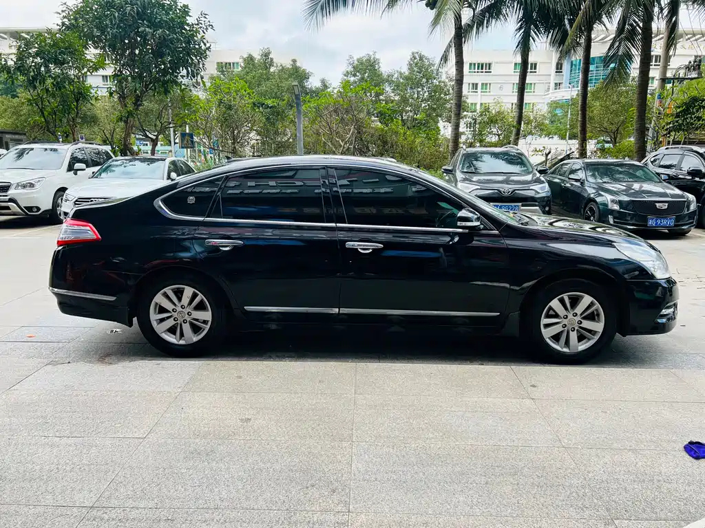 NISSAN TEANA 2011