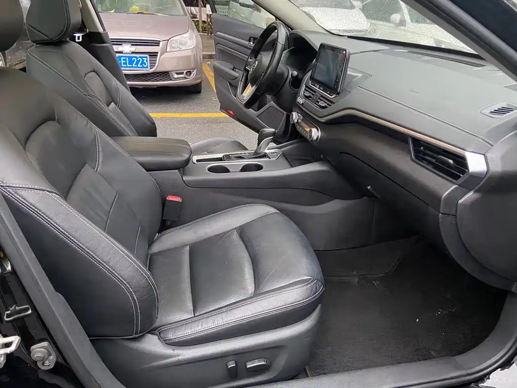 NISSAN TEANA 2020