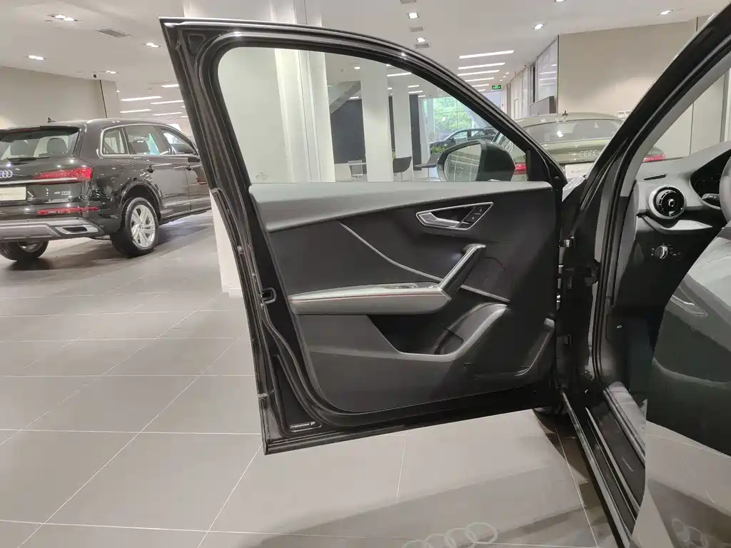 AUDI Q2L 2024