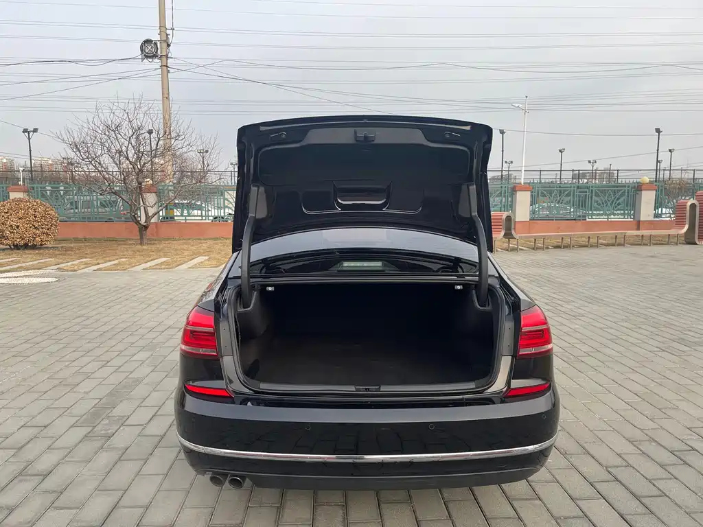 VOLKSWAGEN PASSAT 2017
