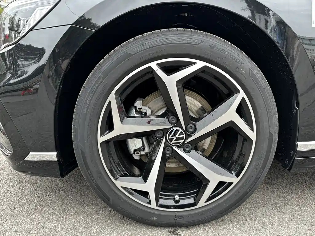 VOLKSWAGEN MAGOTAN 2023