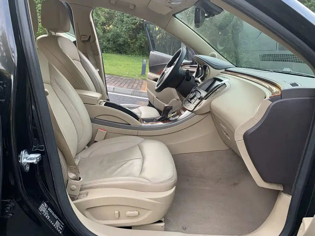 BUICK LACROSSE 2010