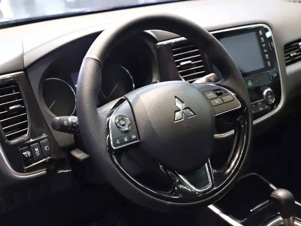 MITSUBISHI OUTLANDER 2023