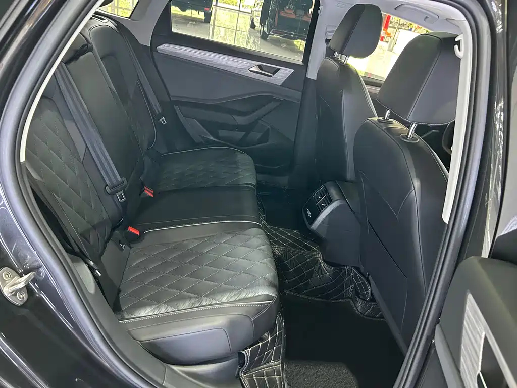 VOLKSWAGEN SAGITAR 2023