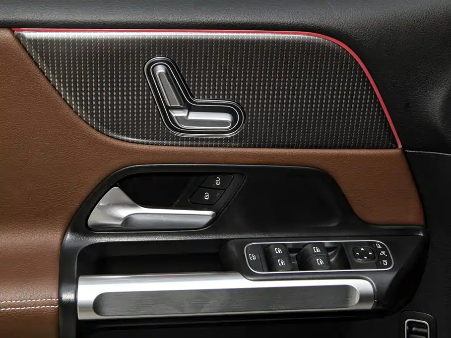 MERCEDES BENZ GLB 2023