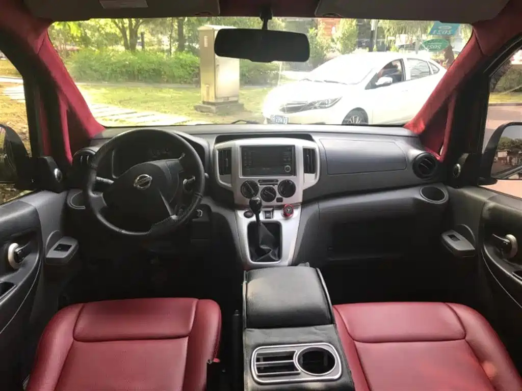 NISSAN NV200 2012