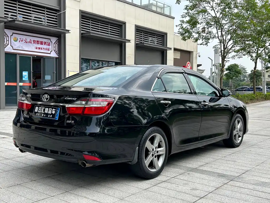 TOYOTA CAMRY 2017