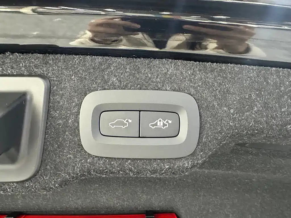 VOLVO S90 2023