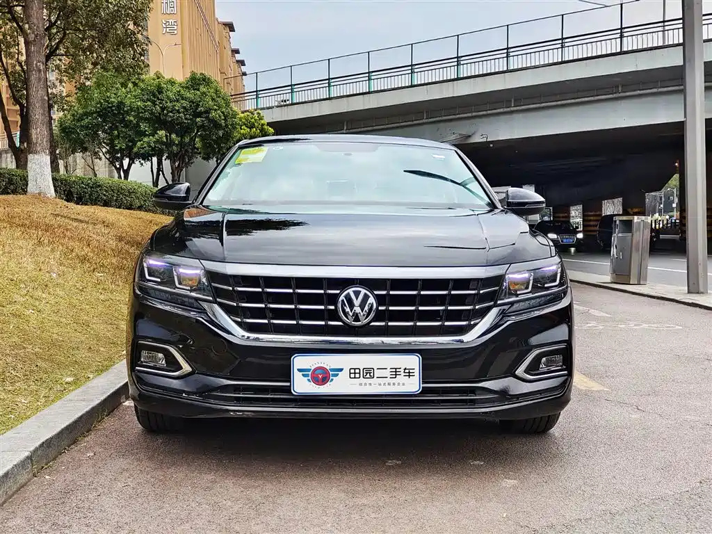 VOLKSWAGEN PASSAT 2024