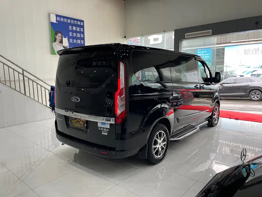 FORD TOUREO 2021