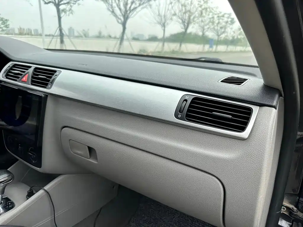 VOLKSWAGEN BORA 2010