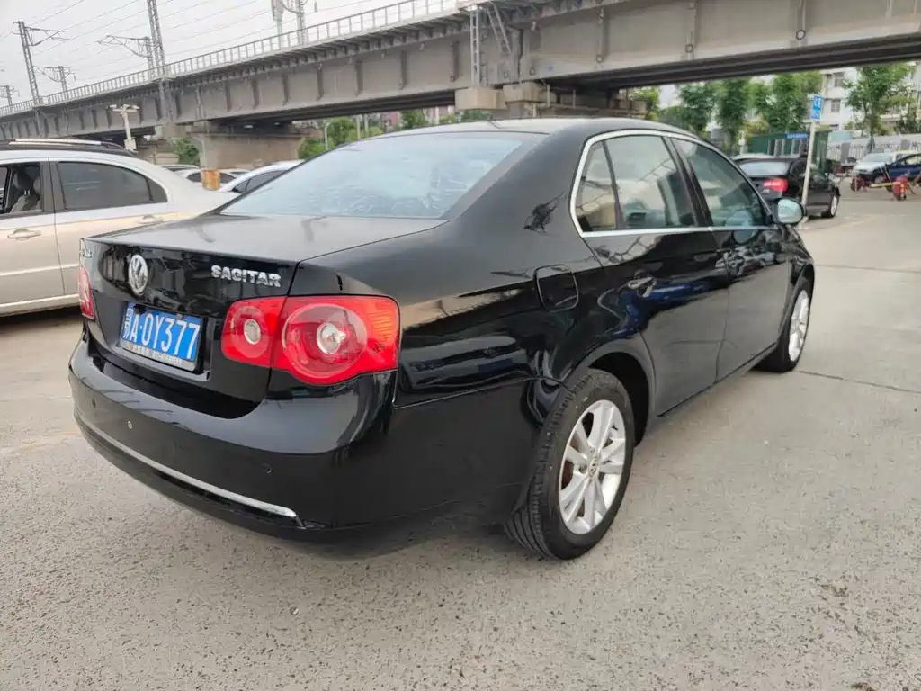VOLKSWAGEN SAGITAR 2011