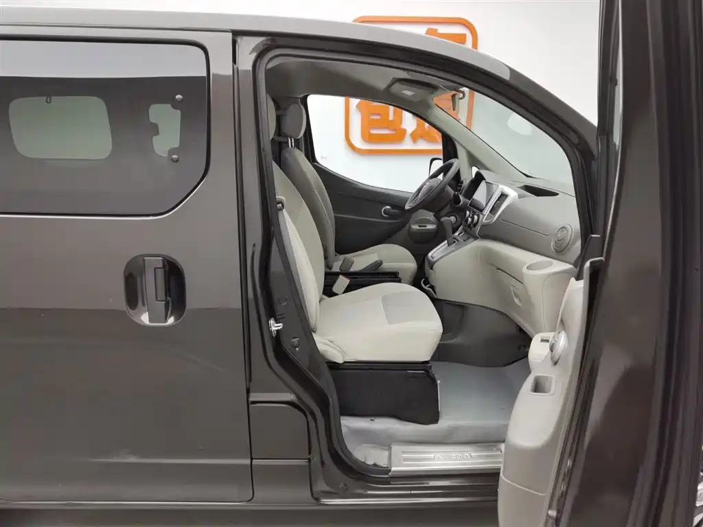 NISSAN NV200 2017