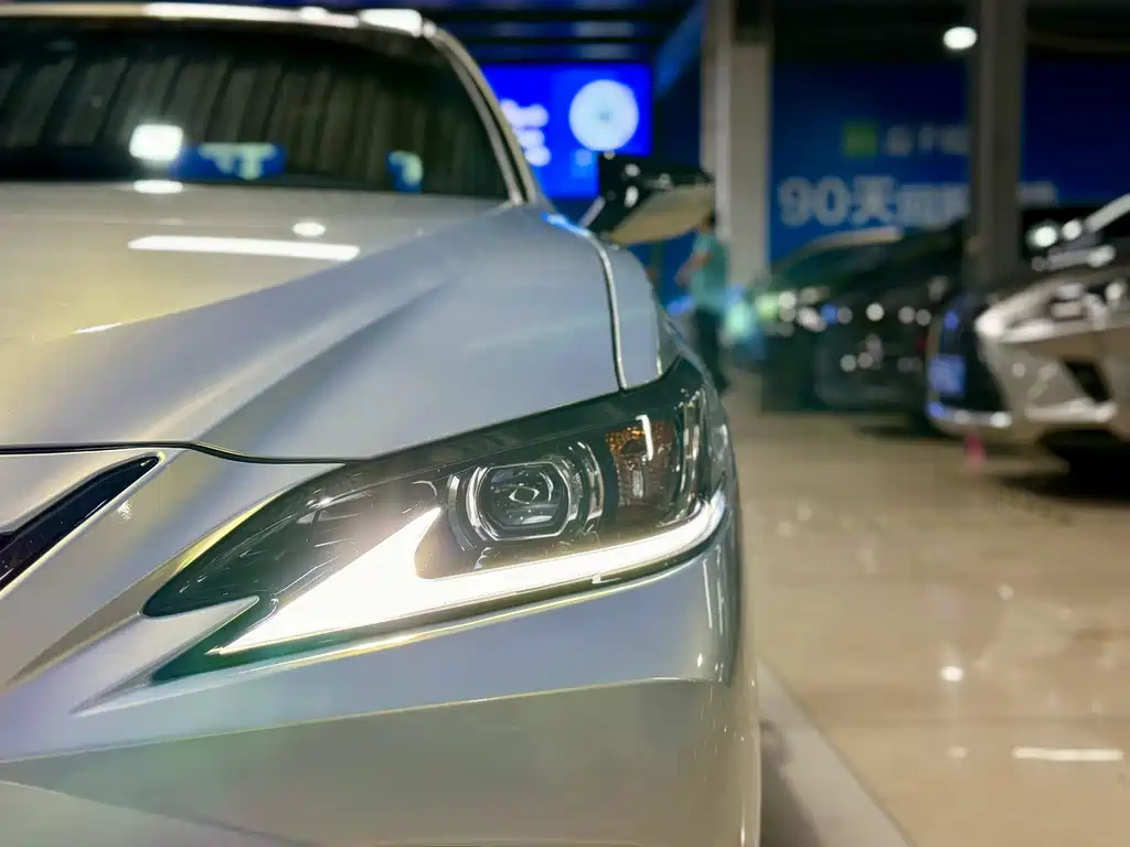 LEXUS ES 2022