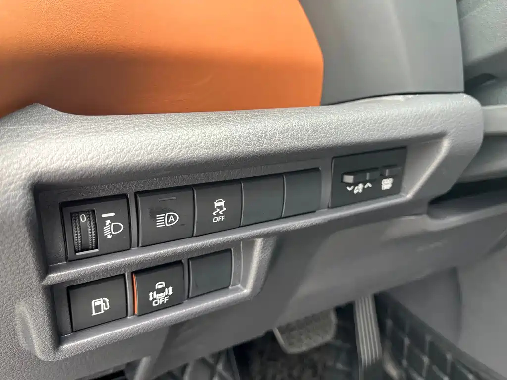 TOYOTA GRANVIA 2024