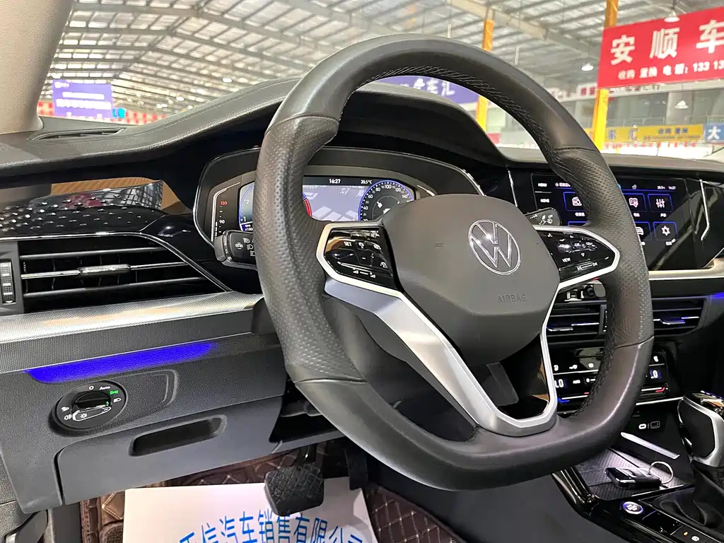 VOLKSWAGEN PASSAT 2023