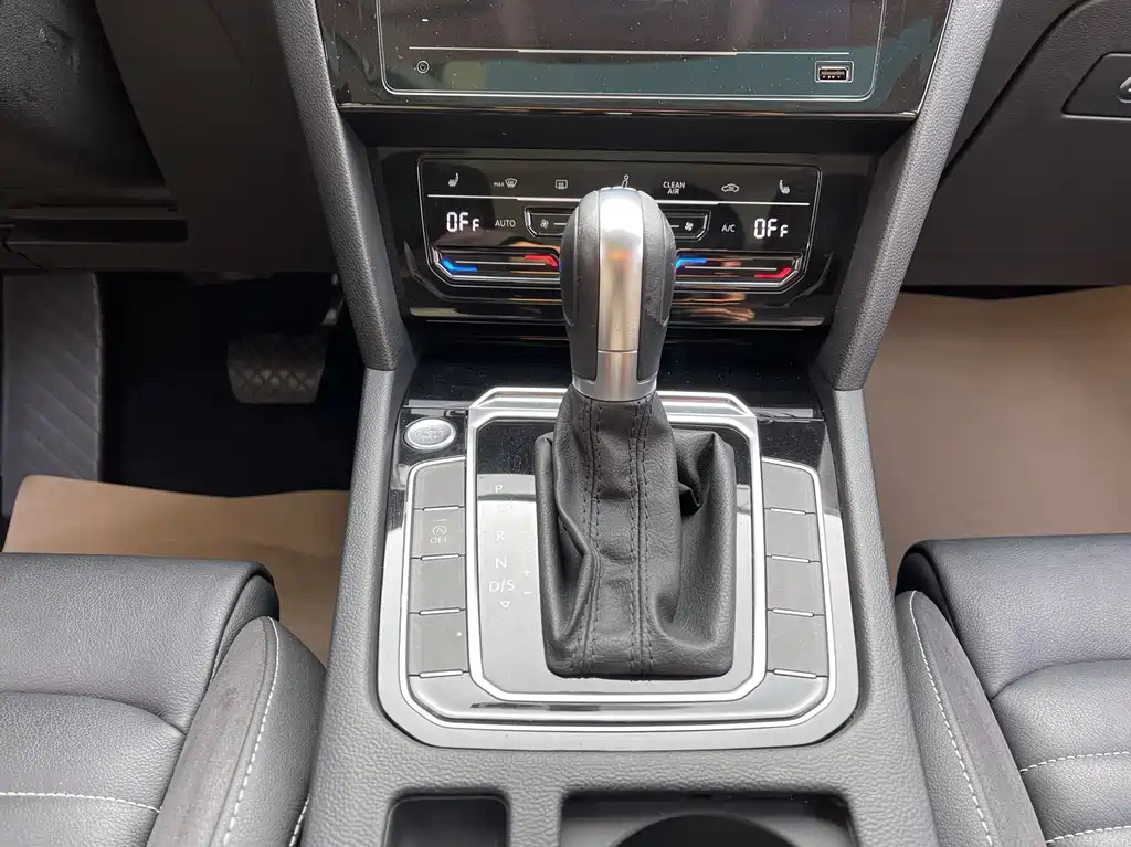 VOLKSWAGEN MAGOTAN 2020