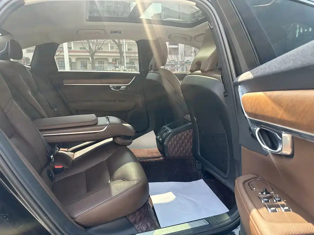 VOLVO S90 2020