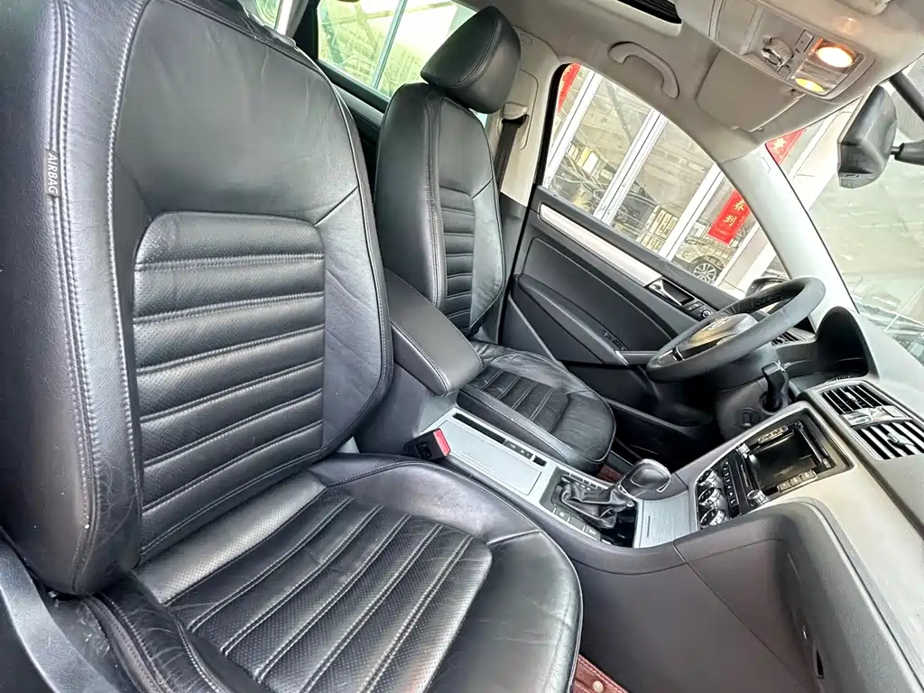 VOLKSWAGEN PASSAT 2014