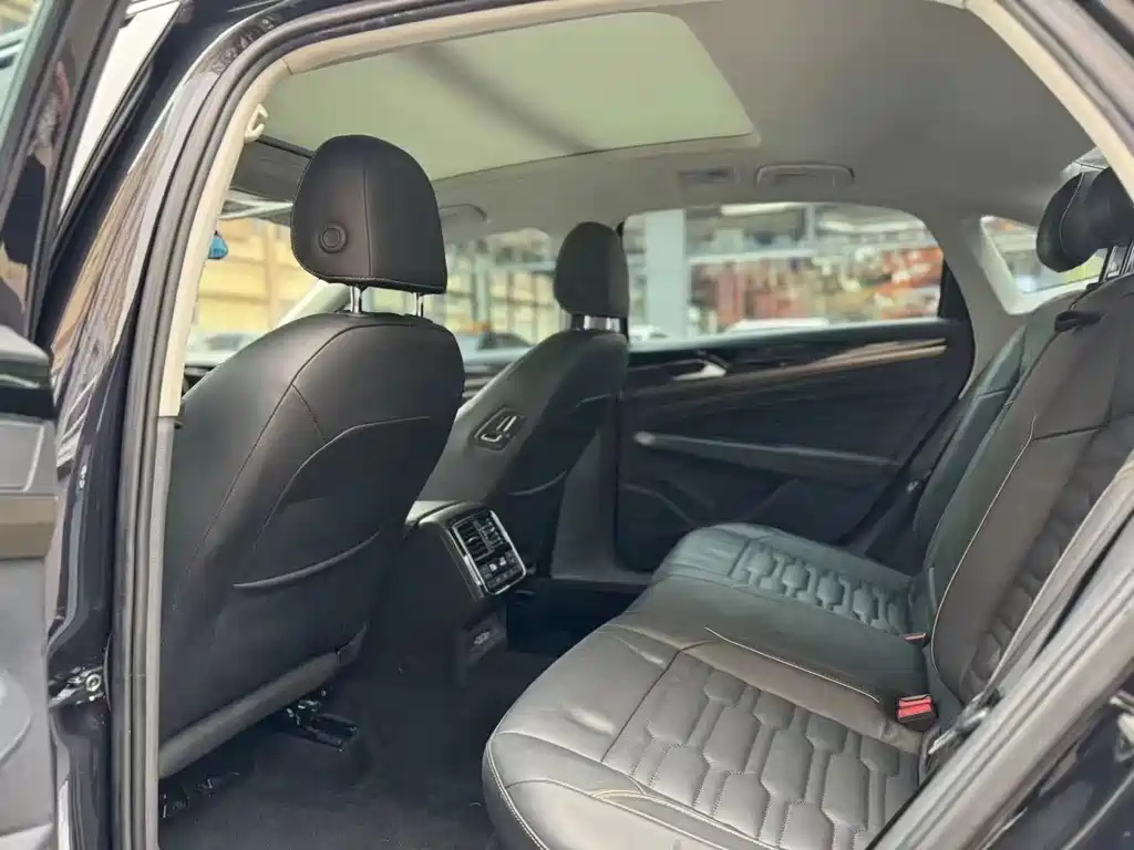 VOLKSWAGEN PASSAT 2020