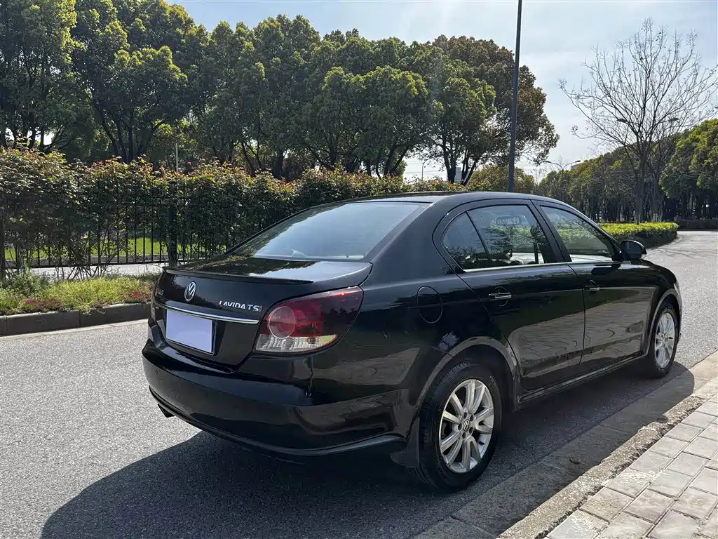 VOLKSWAGEN LAVIDA 2010