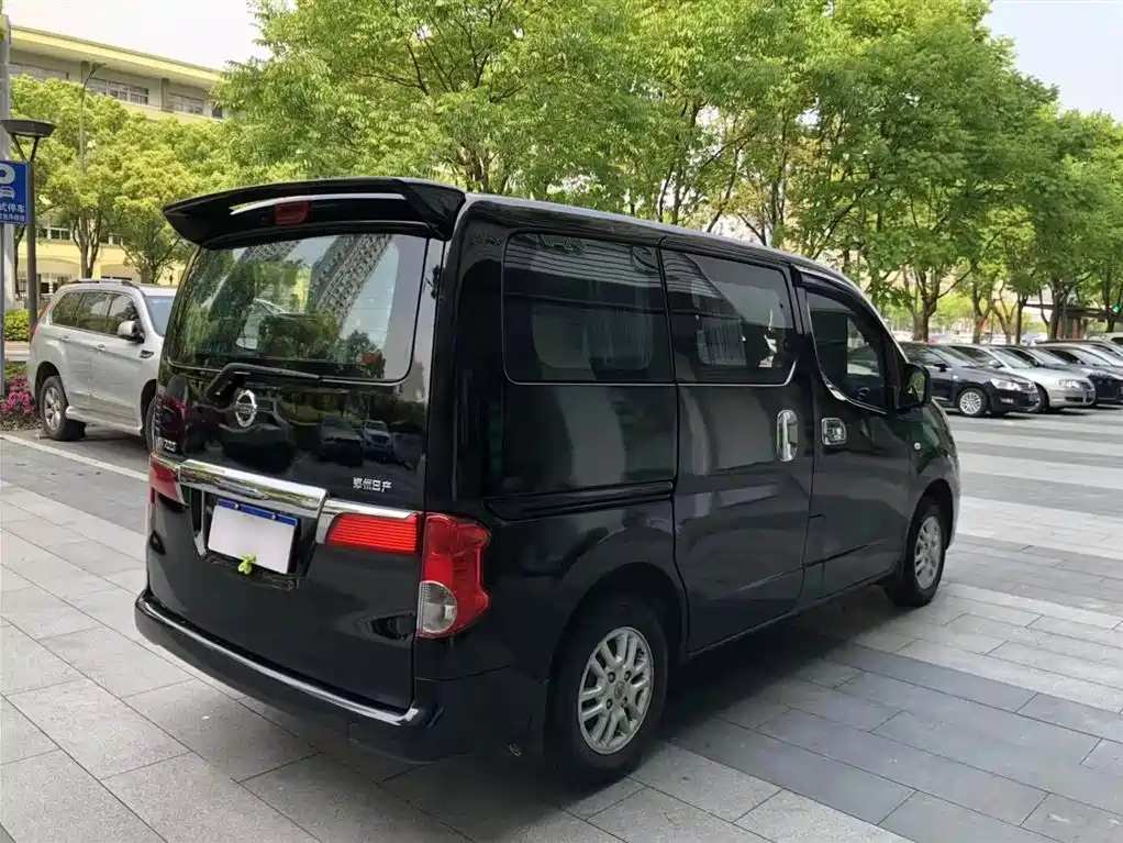 NISSAN NV200 2011